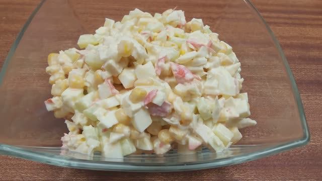 Рецепт вкусный, сочный салат с крабовыми палочками за 10 минут смотреть онлайн