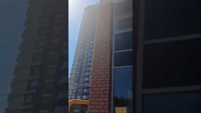 обрушение фасада жилого дома в Сургуте1 смотреть онлайн