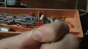 Принёс самодельный генератор для проверки радиоприемника