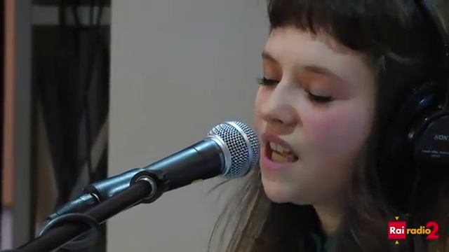 Francesca Michielin - Sola - Radio 2 SuperMax смотреть онлайн