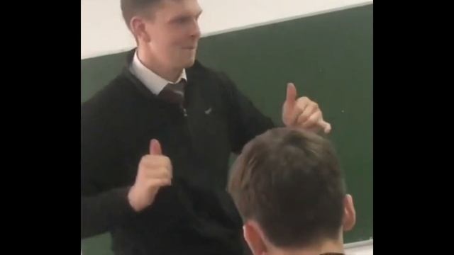 Улети и не вспоминай меня мальчик в наушника смотреть онлайн