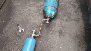 перекачка кислорода с баллона в баллон (опасно для жизни)