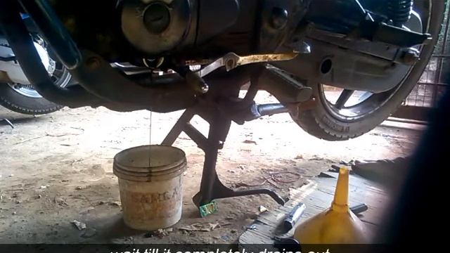how to change bajaj discover engine oil ||motul|user смотреть онлайн