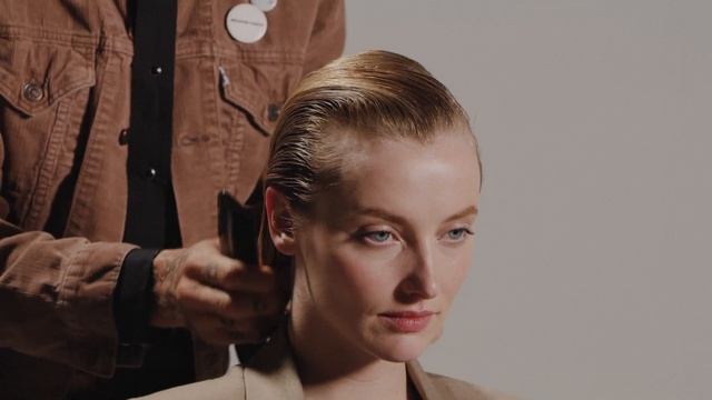 How To: Très Set Structure Spray | Oribe Hair Care