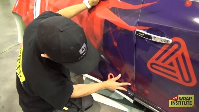 Mutoh Installer Justin Pate Wraps the Side of a Vehicle смотреть онлайн