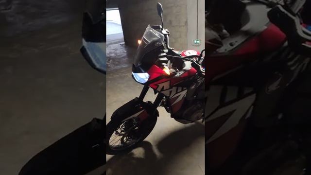 Honda Africa Twin CRF 1100 L DCT Rally 2022 - Walkaround смотреть онлайн