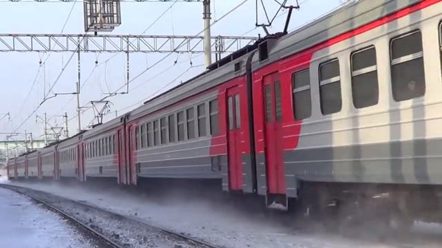 Электропоезд ЭД4М-0144 + приветливый свисток:-) смотреть онлайн