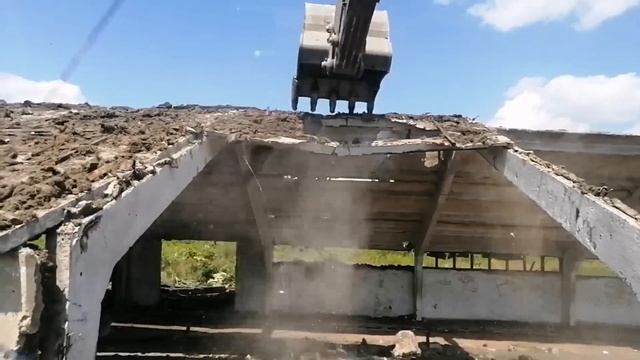 Демонтаж фермы #ГлазамиЭкскаввторщика#Работанаэкскаваторе смотреть онлайн