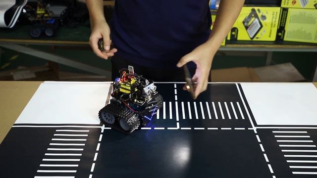 KS0428 keyestudio Mini Tank Robot Upgraded V2 смотреть онлайн