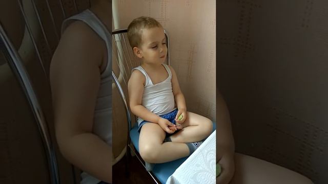 Когда не можешь определиться что важнее: сон или еда? смотреть онлайн