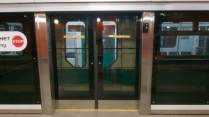 Работа станционных дверей на станции метро Беговая, Санкт-Петербург