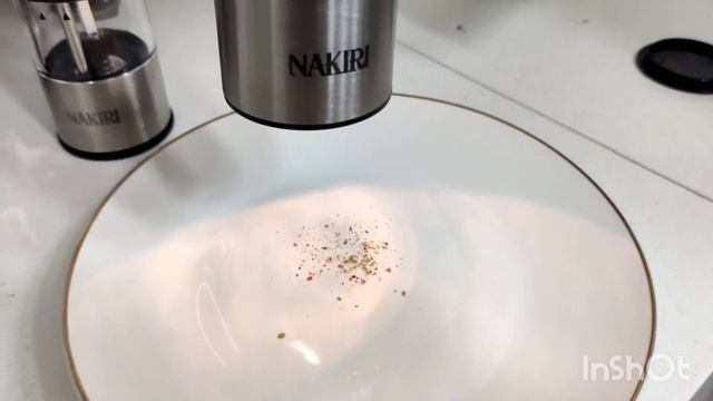 Электрическая мельница для перца и соли. смотреть онлайн