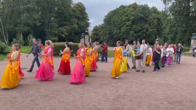 Hare Krishna ISKCON KIRTAN |  हरे कृष्णा अद्भुत धुन  |Харе Кришна In Russia ?? ??