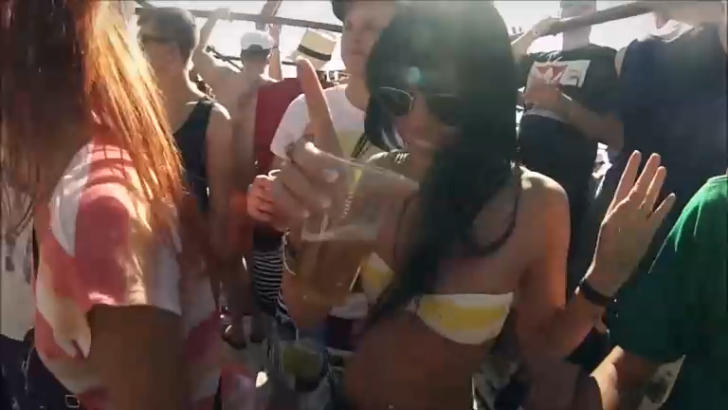 DJ Ostkurve feat. Seaside Clubbers - Feiern (We didn't start the fire) (P!crash Remix) смотреть онлайн