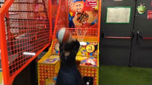 Мирося в игровой комнате смотреть онлайн