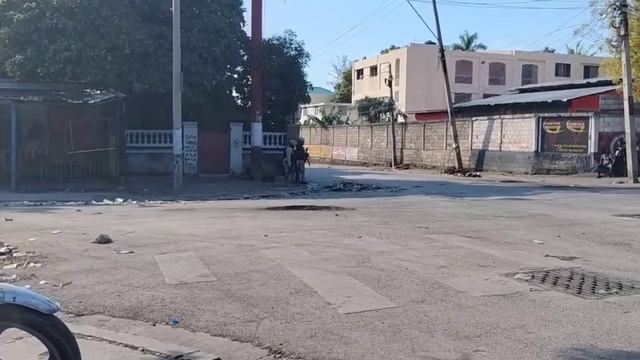 TT Konfimel Bandi anvayi Primati ak Palè nasyonal, Penitansye an otaj?Pòtoprens anba dife смотреть онлайн