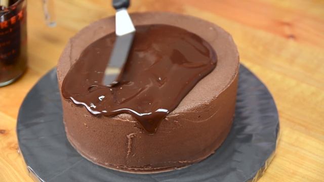 New Years Eve Chocolate Explosion Cake from Cookies Cupcakes and Cardio смотреть онлайн