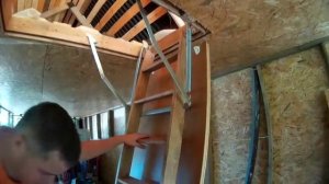 Лестница на второй этаж/Складная лестница/Как мы закрепили чердачную лестницу с люком.