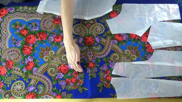 ТЕПЛОЕ ПАЛЬТО из ПЛАТКА стеганый КАФТАН | Все этапы и нюансы пошива ? Секреты кроя ткани с узорами✨ смотреть онлайн