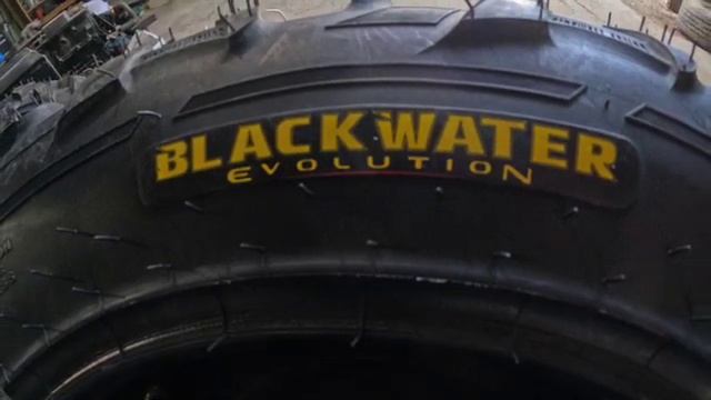 Blackwater Evolution 32" Tires on System 3 Rims смотреть онлайн