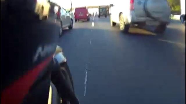 Прогулка на Bajaj Pulsar NS200 с двойкой смотреть онлайн