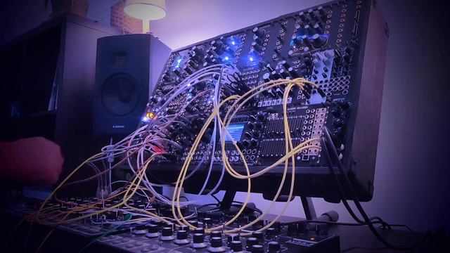 Modular #synthesizer #jam + Moog #matriarch odd key #experiment #triggers смотреть онлайн