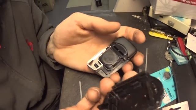 Как заменить батарейку в автомобильном ключе Lexus GS 350? смотреть онлайн