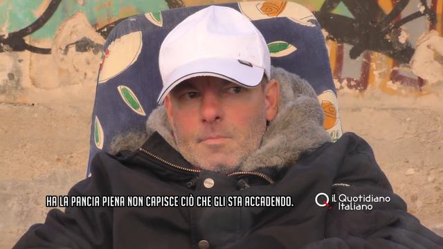 Ritrovato esanime su una sdraio: Lello ubriaco spende i 20 euro della sim per il vino смотреть онлайн