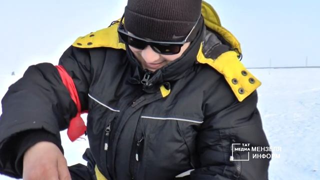 Соревнования по рыбной ловле в Мензелинске начались с густого тумана смотреть онлайн
