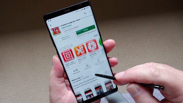 HOW TO USE ANY VIDEO AS WALLPAPER ON YOUR PHONE || Easy Step by Step смотреть онлайн