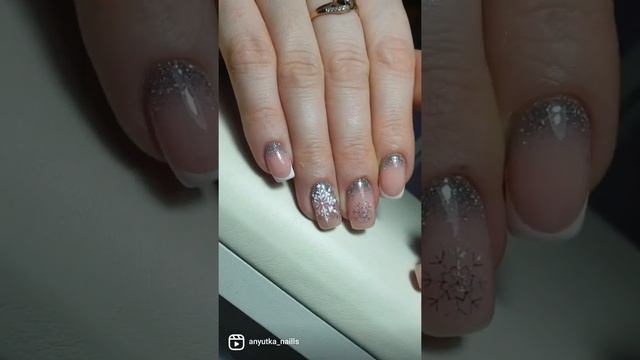 белый френч новогодний маникюр квадратные ногти снежинки смотреть онлайн