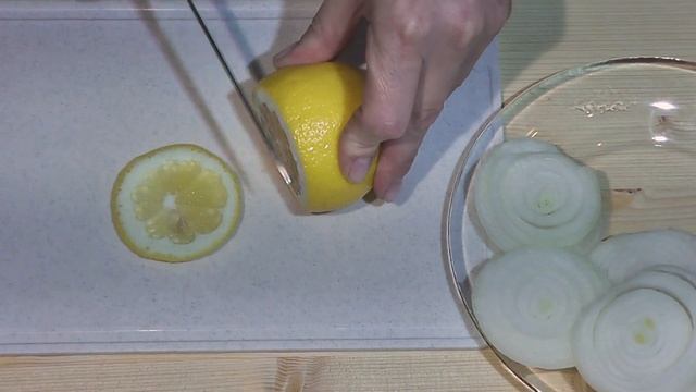 Скумбрия в сметане с лимоном духовке. // Makrele in saurer Sahne mit Zitronen im Ofen. смотреть онлайн