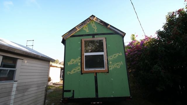 WE BOUGHT A TINY HOUSE ON WHEELS (unfinished shell) смотреть онлайн