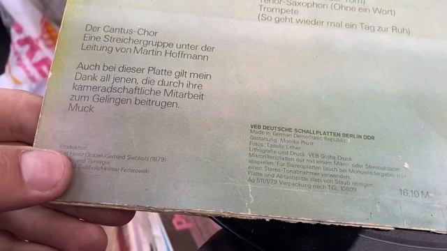 В заброшенном сарае нашли коробку с виниловыми пластинками СССР, есть и импортные. Показываю все смотреть онлайн
