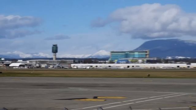 ? Vancouver Airport LIVE - Strong Winds! смотреть онлайн
