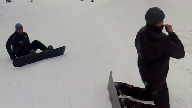 Первый раз на сноуборде.mp4 смотреть онлайн