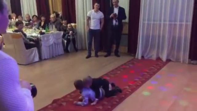Дочь поёт маме песню в день её рождения 08 02 16 смотреть онлайн