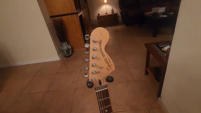 Squier Stratocaster Electric Guitar Pack, Brown Sunburst, with Gig Bag Review смотреть онлайн