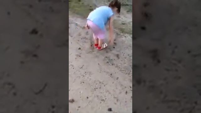 Доченька и муравьи))) Звенигово смотреть онлайн