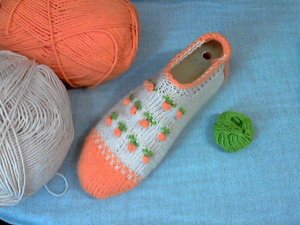 Очень легкие в исполнении следки спицами без шва.