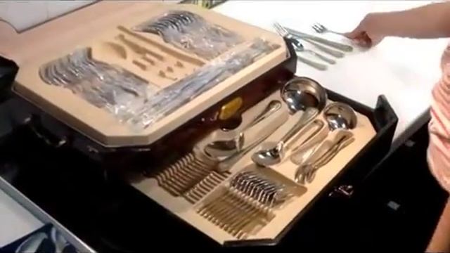 Столовый набор 72 пр. Frank Moller в восьмиугольном чемодане смотреть онлайн