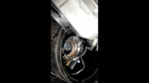 Замена лампочки ксенон паджеро 4 Replacement of xenon Pajero 4 light bulb
