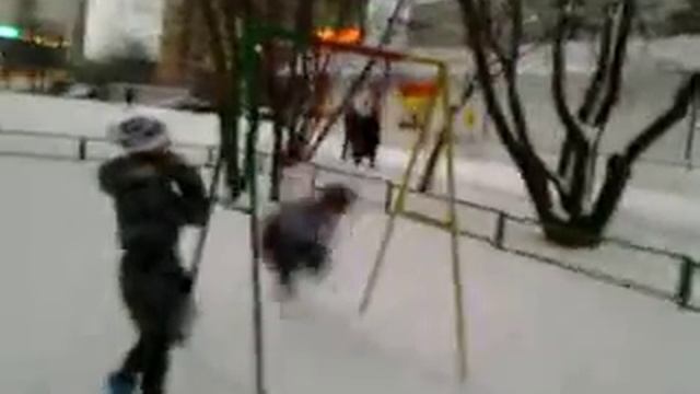 Солнышко на качелях.mp4 смотреть онлайн