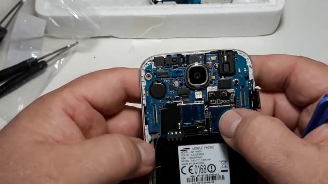 Замена дисплея Samsung S4 GT-i9505. Восстановление и ремонт телефона из Германии смотреть онлайн