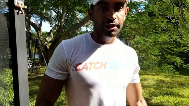 GOLDFISH SURVIVES the BLOB CATFISH! смотреть онлайн