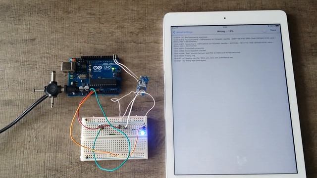 Apploader - upload Arduino sketches over BLE from iPad/iPhone. Uno demo + HM-10 auto reset смотреть онлайн