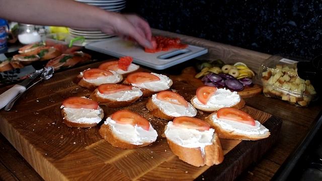 Бутерброды с сыром и красной рыбой смотреть онлайн