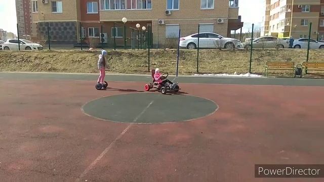 Челябинец собрал электромобиль из кресла и гироскутера смотреть онлайн