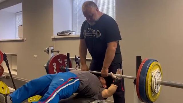 🤯 Сколько? Сколько??? #спорт #штанга #жимштанги #спортсмены смотреть онлайн