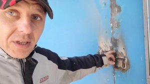 Как вирезать дверь в гаражных воротах ОДНОМУ.     How to cut a door in a garage door ONE IN 2 HANDS
